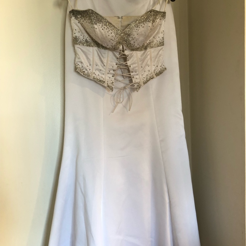 Beautiful evening two set gown beaded corsage top w/44 in long skirt